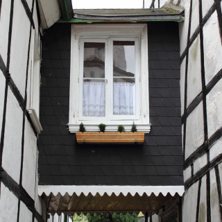 Dazwischen Dazwischen